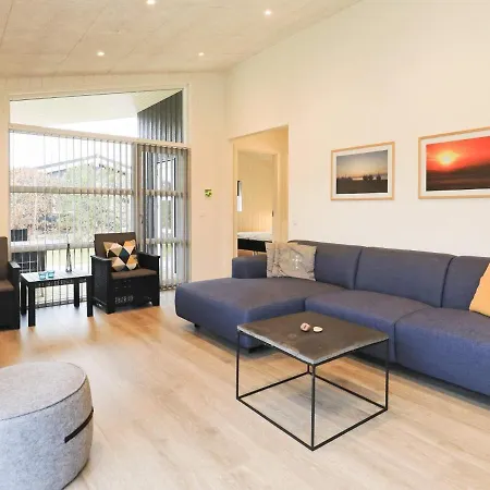 8 Person Holiday In Holiday home